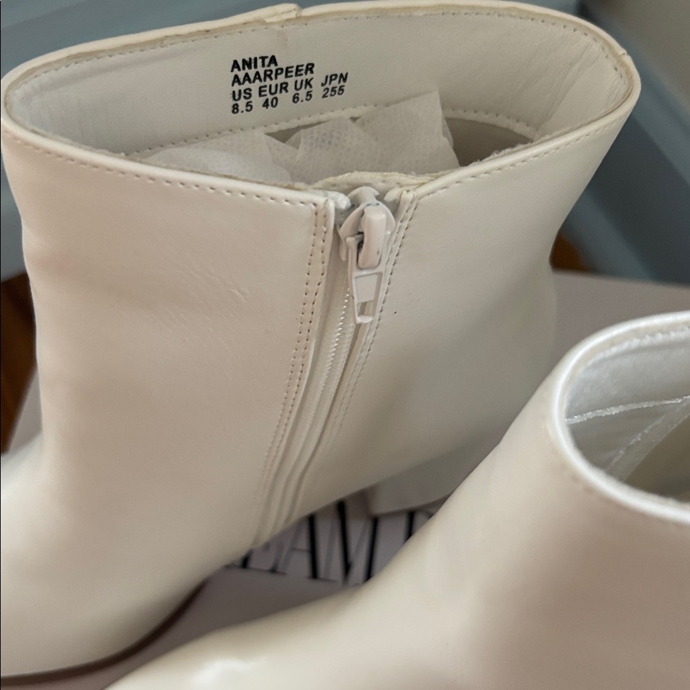 Dream Pairs Women's Elegant White Heeled Boots - Picture 2 of 6